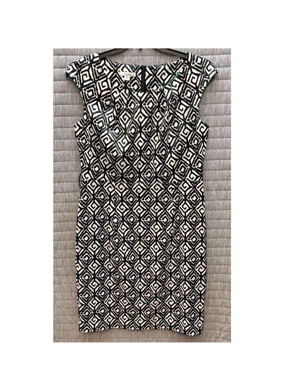 Dressbarn Women's Black & White Geometric Sheath Dress Size 14 Office Cap Sleeve